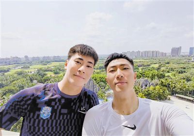 亚洲草逼视频