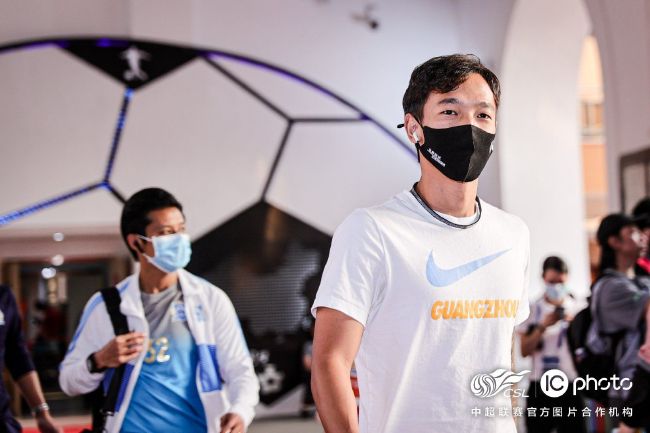 詹妮弗露全乳无删减